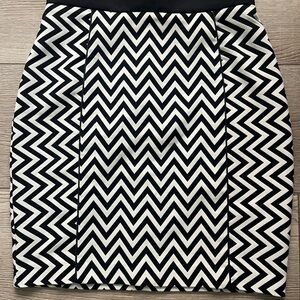 H&M Pencil Skirt in Chevron design, knee length, Size 10